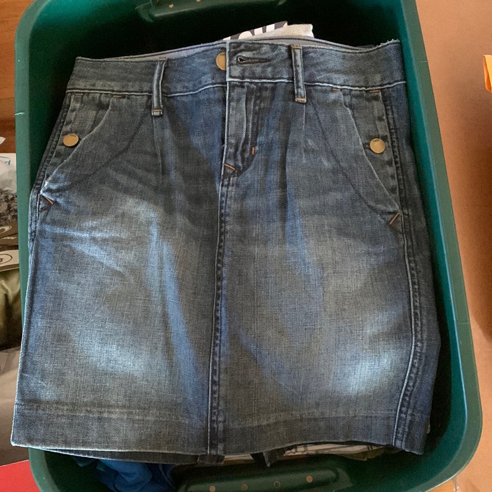 Gap jean skirt. Size 00P.
